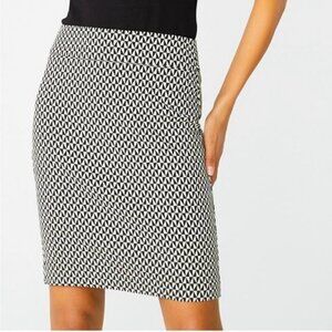 RWampCO PENCIL SKIRT IN BLACK AND WHITE PATTERN PULL ON BACK SLIT SIZE MEDIUM
